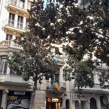 La Casa De Laura Nisia فندق مبيت وإفطار برشلونة