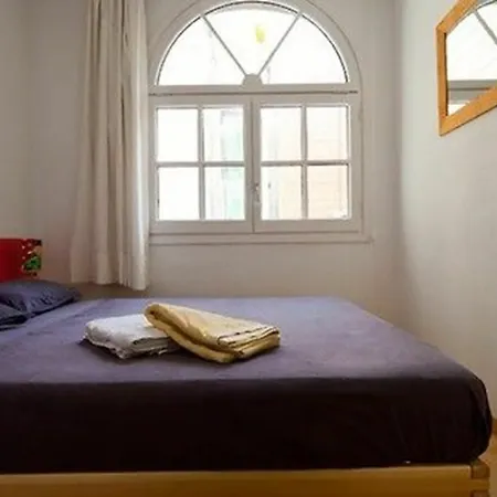 ベッド・アンド・ブレックファスト La Casa De Laura Nisia 4*